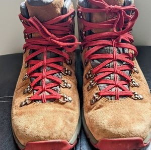 Danner Mountain 600
